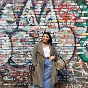 Meet your Posher, Elizabeth